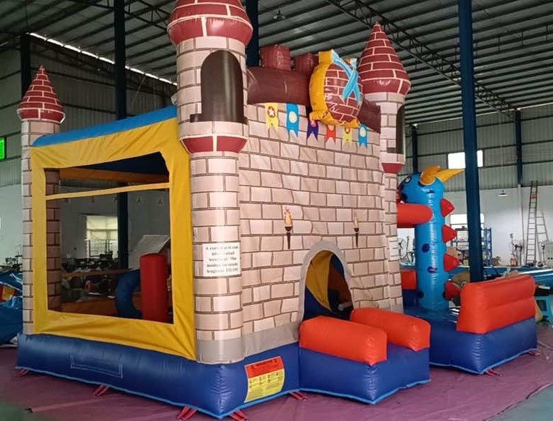 Kastély csúszdás, akadályos légvár - Image 2